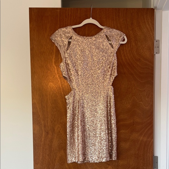 Windsor Dresses & Skirts - Windsor Champagne Sequin Mini dress with cutouts (Junior size 3)